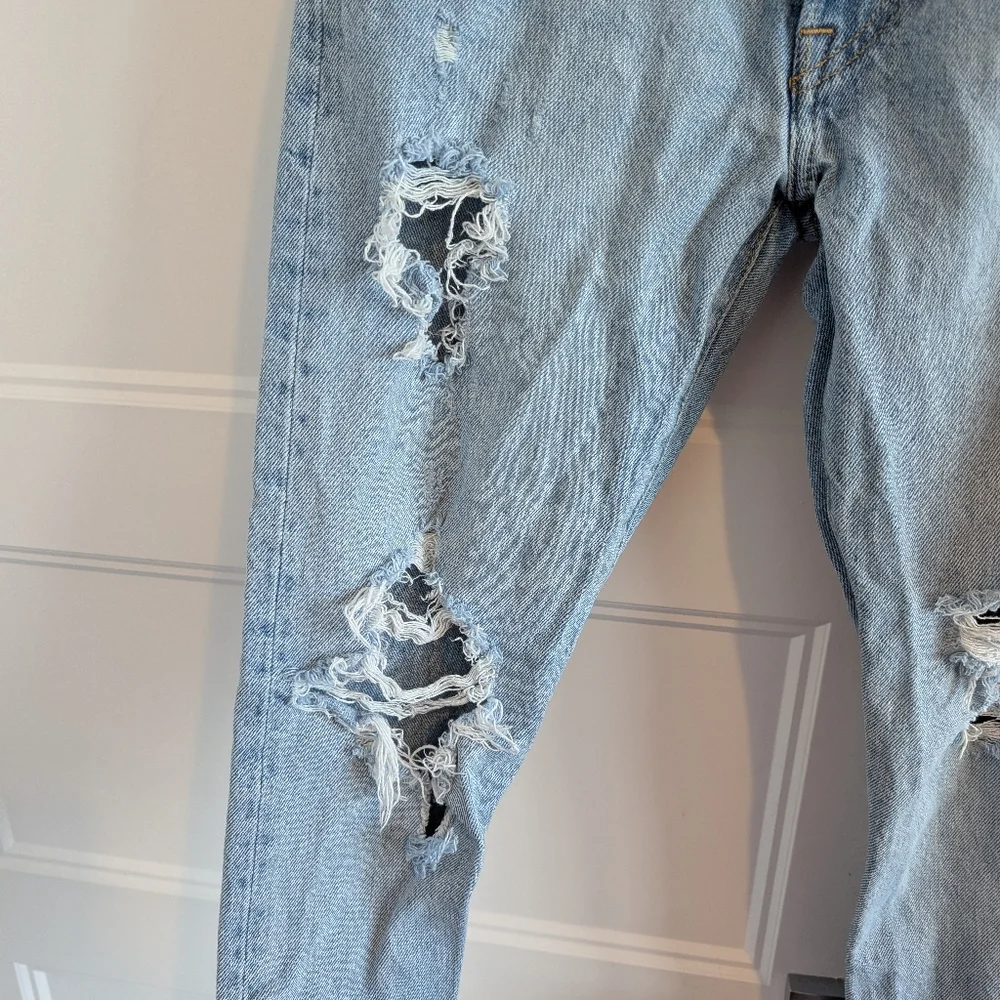 Levi's/Distressed Light Blue Denim Jeans 501 Sz 23 - Picture 5 of 5